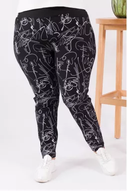 Брюки зауженные с яркими надписями батал