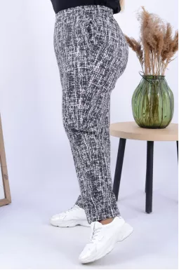 Брюки завужені з яскравим принтом батал