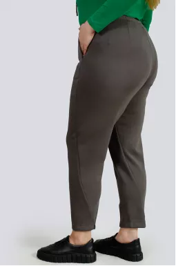 Брюки завужені з декоративними елементами великих розмірів