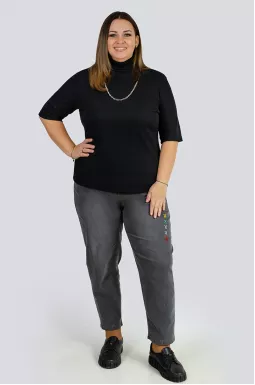 Джинсы бананы с вышивкой больших размеров