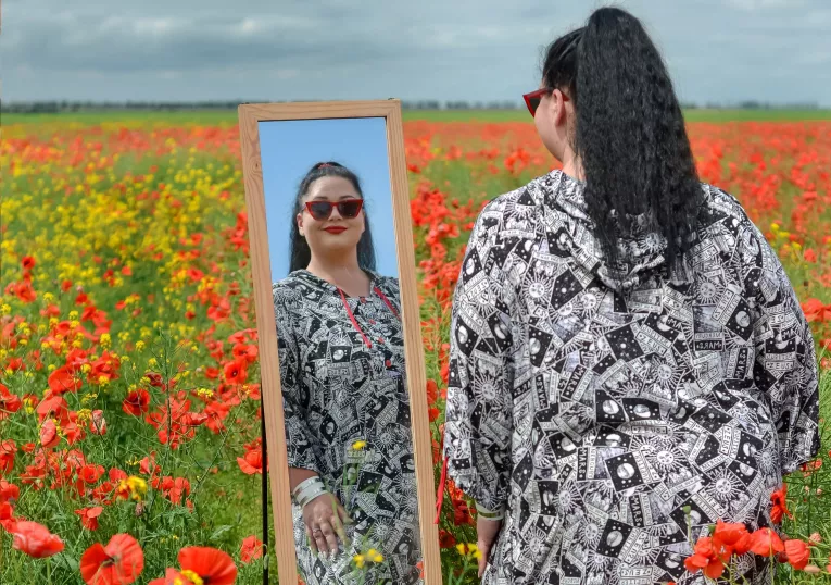 В ритме лета: 10 стильных plus size образов в цветущих маках от «Пишной Краси»