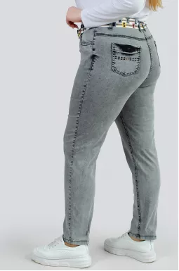 Джинси завужені з яскравим поясом великих розмірів