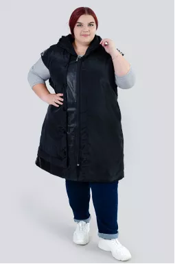 Жилет декорирован стразами и жемчугом батал