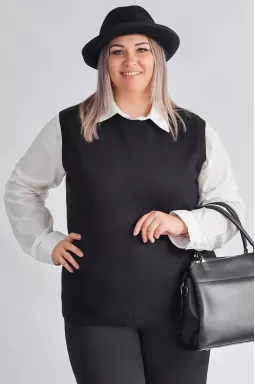 Классический короткий жилет черного цвета больших размеров