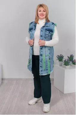 Жилет длинный джинсовый с разноцветным принтом супер батал