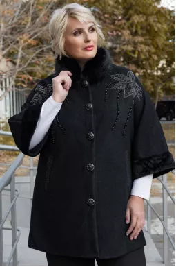 Элегантный короткий кардиган с мехом и стразами батал