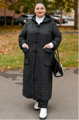 Длинный стеганый кардиган с капюшоном и фигурными застежками больших размеров