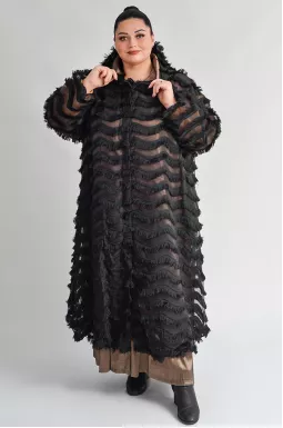 Черный кардиган с фактурной бахромой больших размеров