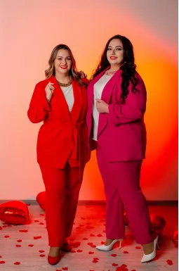 Костюм тройка однотонный жакет с поясом, блуза и брюки батал