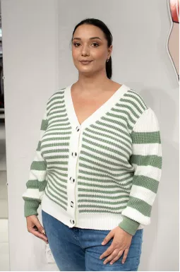 Кофта короткая в'язана в горизонтальну смужку великих розмірів