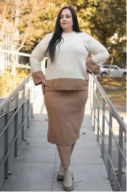 Костюм вязаный свитер и юбка декорированный жемчугом супер батал