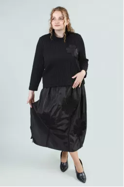 Костюм свитер и юбка с нашивками-цветами супер батал