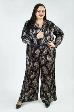 Стильный атласный костюм в принт батал