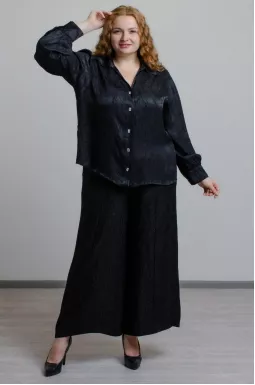 Черный брючный костюм в серебряную полоску больших размеров