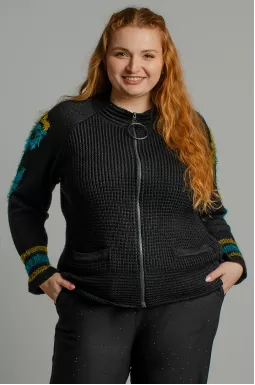 Кофта вязаная на молнии с декором на рукавах больших размеров