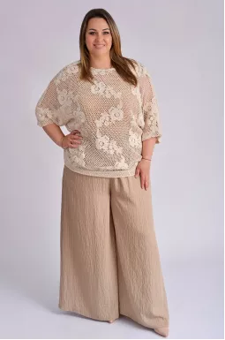 Костюм-тройка с брюками кремового оттенка больших размеров