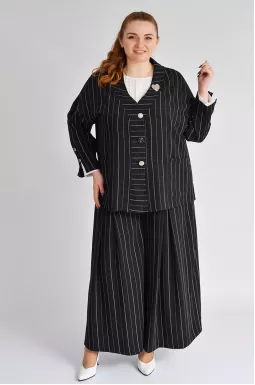 Костюм брючный в полоску с украшением больших размеров