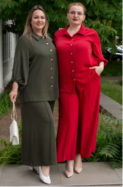 Элегантный костюм с широкими брюками больших размеров