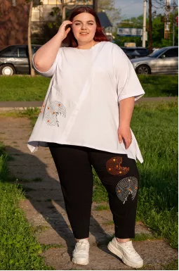 Костюм футболка+брюки со стразами больших размеров