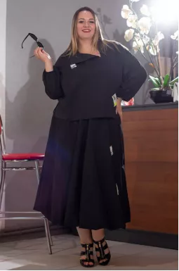 Костюм с юбкой черного цвета больших размеров