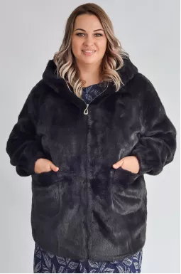 Шуба из экомеха прямого кроя с капюшоном больших размеров