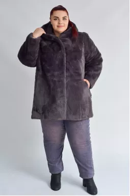 Шуба из экомеха с капюшоном и карманами больших размеров