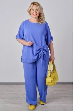 Костюм із брюками в однотонному виконанні з легкої фактурної тканини великих розмірів