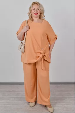 Костюм із брюками в однотонному виконанні з легкої фактурної тканини великих розмірів