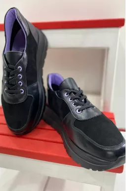 Чорні кросівки великих розмірів 