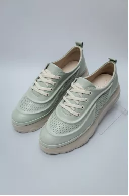 Шкіряні кросівки актуального м'ятного кольору з перфорацією великих розмірів