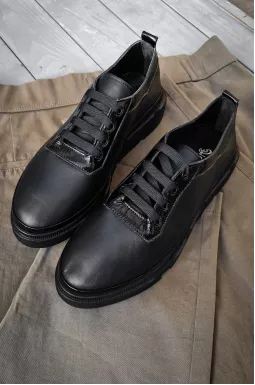 Зручні базові кросівки чорна шкіра великих розмірів