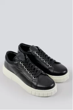 Кросівки чорні шкіряні зі світлою підошвою великих розмірів