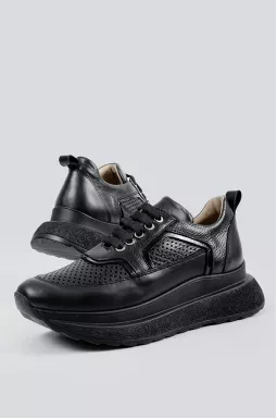 Кросівки чорні з перфорацією великих розмірів