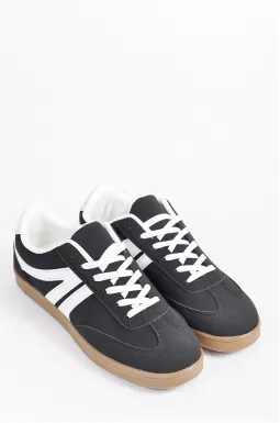 Кроссовки черного цвета с контрастными белыми вставками больших размеров