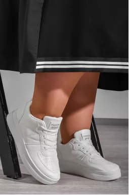 Кросівки молочного кольору з перфорацією великих розмірів