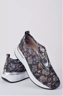 Кроссовки в черном оттенке с цветным принтом больших размеров