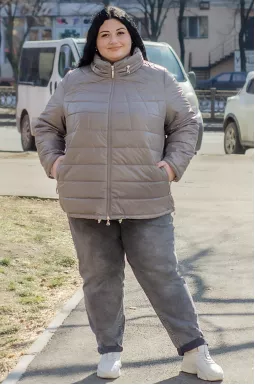 Легкая короткая стеганная куртка больших размеров