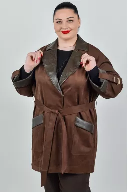 Куртка-жакет шоколадного цвета с поясом и акцентным принтом больших размеров