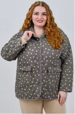 Куртка на пуговицах с накладными карманами и с капюшоном больших размеров