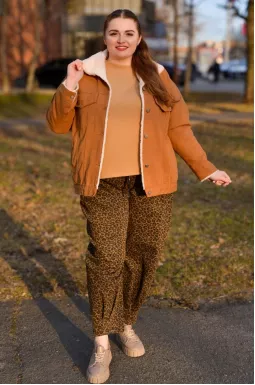 Цветная джинсовая куртка с мехом больших размеров