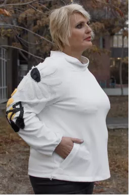 Джемпер декорований квітами батал