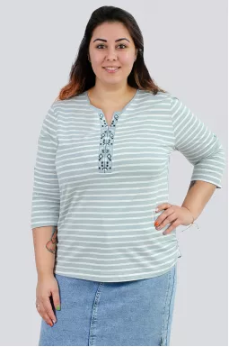 Лонгслів в смужку з вишивкою великих розмірів 1+1=4