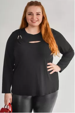 Блуза черная спортивного стиля с декоративным вырезом больших размеров