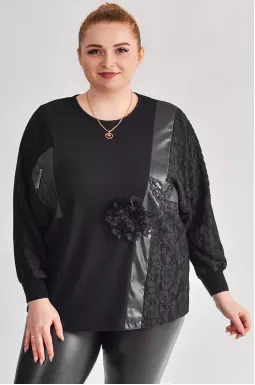 Длинная блуза с сочетанием фактур и объемным цветком больших размеров