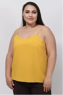 Однотонна базова майка на тонких бретелях батал