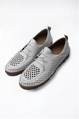 Білі мокасини з перфорованої шкіри великих розмірів