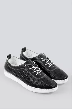 Мокасини чорні з перфорацією великих розмірів