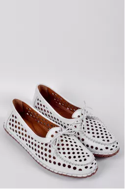 Мокасины белого цвета со шнуровкой больших размеров