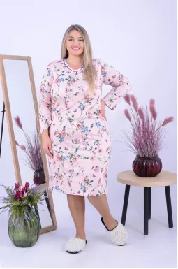 Красивая ночная рубашка в цветах батал