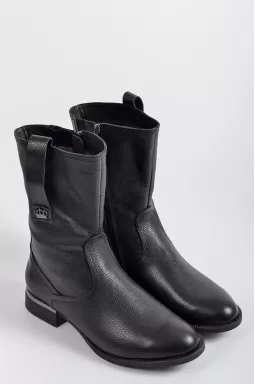 Черные кожаные полусапоги с декоративной петлей и украшением больших размеров